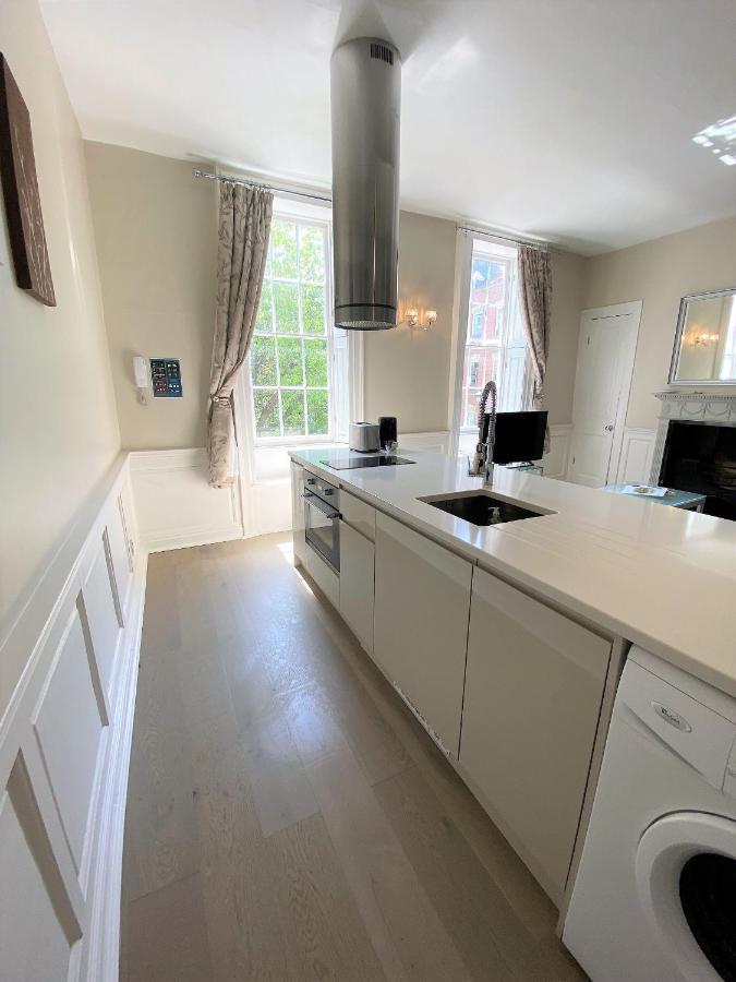 Elegant Georgian Apartment Near Clifton Village Бристол Екстериор снимка
